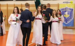 Gimnazjaliści, ósmoklasiści i uczniowie „Jedynki” pożegnali szkołę