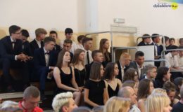 Gimnazjaliści, ósmoklasiści i uczniowie „Jedynki” pożegnali szkołę
