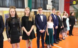 Gimnazjaliści, ósmoklasiści i uczniowie „Jedynki” pożegnali szkołę