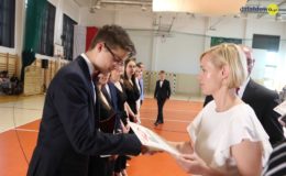 Gimnazjaliści, ósmoklasiści i uczniowie „Jedynki” pożegnali szkołę