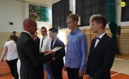 Gimnazjaliści, ósmoklasiści i uczniowie „Jedynki” pożegnali szkołę