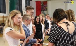 Gimnazjaliści, ósmoklasiści i uczniowie „Jedynki” pożegnali szkołę