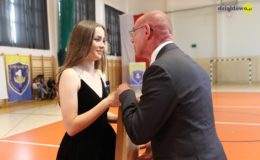 Gimnazjaliści, ósmoklasiści i uczniowie „Jedynki” pożegnali szkołę