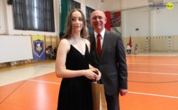Gimnazjaliści, ósmoklasiści i uczniowie „Jedynki” pożegnali szkołę