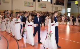 Gimnazjaliści, ósmoklasiści i uczniowie „Jedynki” pożegnali szkołę