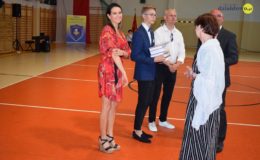 Gimnazjaliści, ósmoklasiści i uczniowie „Jedynki” pożegnali szkołę