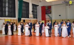Gimnazjaliści, ósmoklasiści i uczniowie „Jedynki” pożegnali szkołę