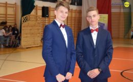 Gimnazjaliści, ósmoklasiści i uczniowie „Jedynki” pożegnali szkołę
