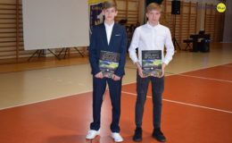 Gimnazjaliści, ósmoklasiści i uczniowie „Jedynki” pożegnali szkołę