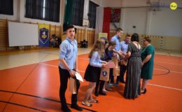 Gimnazjaliści, ósmoklasiści i uczniowie „Jedynki” pożegnali szkołę