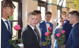Gimnazjaliści, ósmoklasiści i uczniowie „Jedynki” pożegnali szkołę