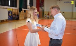 Gimnazjaliści, ósmoklasiści i uczniowie „Jedynki” pożegnali szkołę