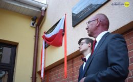 Gimnazjaliści, ósmoklasiści i uczniowie „Jedynki” pożegnali szkołę