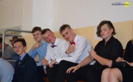 Gimnazjaliści, ósmoklasiści i uczniowie „Jedynki” pożegnali szkołę