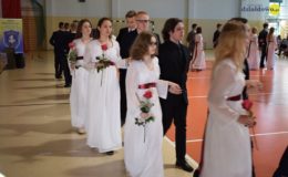 Gimnazjaliści, ósmoklasiści i uczniowie „Jedynki” pożegnali szkołę