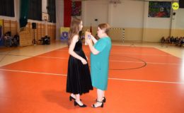Gimnazjaliści, ósmoklasiści i uczniowie „Jedynki” pożegnali szkołę