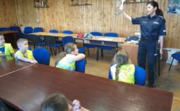 Przedszkolaki z Trójki gościły w komendzie, a policjantki były z wizytą w Przedszkolu nr 4