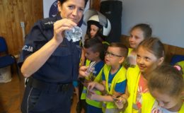 Przedszkolaki z Trójki gościły w komendzie, a policjantki były z wizytą w Przedszkolu nr 4