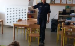 Przedszkolaki z Trójki gościły w komendzie, a policjantki były z wizytą w Przedszkolu nr 4