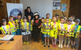 Przedszkolaki z Trójki gościły w komendzie, a policjantki były z wizytą w Przedszkolu nr 4
