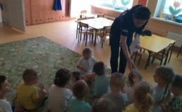 Bezpieczeństwo najmłodszych. Spotkanie policjantek z przedszkolakami