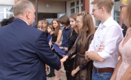 Licealiści rozpoczęli wakacje
