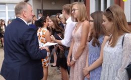 Licealiści rozpoczęli wakacje