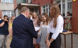 Licealiści rozpoczęli wakacje
