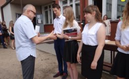 Licealiści rozpoczęli wakacje