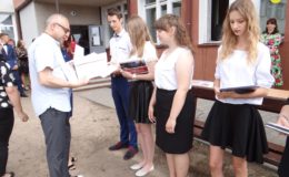 Licealiści rozpoczęli wakacje