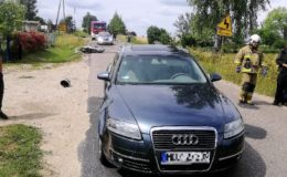 21-latek z blisko 3 promilami alkoholu i 30-letni motorowerzysta, który uderzył w jadące auto