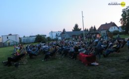 Szczęśliwi, na leżakach