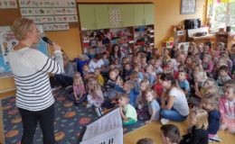 Piosenka i skaczące nutki w przedszkolu nr 3