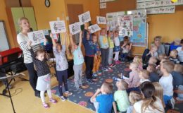 Piosenka i skaczące nutki w przedszkolu nr 3