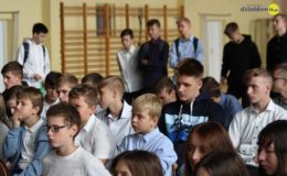 Biskup Wiesław Śmigiel odwiedził Zespół Szkół nr 2