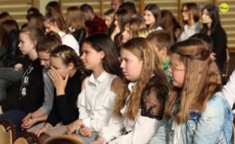 Biskup Wiesław Śmigiel odwiedził Zespół Szkół nr 2