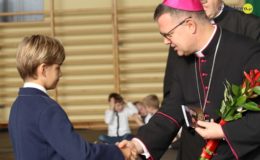 Biskup Wiesław Śmigiel odwiedził Zespół Szkół nr 2