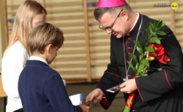 Biskup Wiesław Śmigiel odwiedził Zespół Szkół nr 2