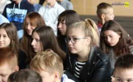 Biskup Wiesław Śmigiel odwiedził Zespół Szkół nr 2