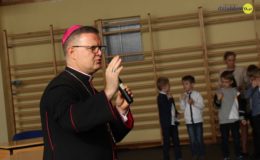 Biskup Wiesław Śmigiel odwiedził Zespół Szkół nr 2