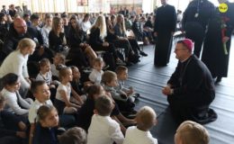 Biskup Wiesław Śmigiel odwiedził Zespół Szkół nr 2