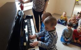 Krasnoludki z Przedszkola nr 3 w krainie muzyki
