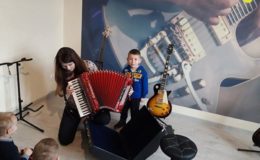 Krasnoludki z Przedszkola nr 3 w krainie muzyki