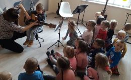 Krasnoludki z Przedszkola nr 3 w krainie muzyki