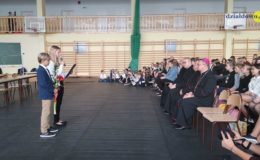 Biskup Wiesław Śmigiel odwiedził Zespół Szkół nr 2