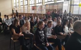 Biskup Wiesław Śmigiel odwiedził Zespół Szkół nr 2