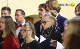 Razem śpiewaliśmy pieśni patriotyczne