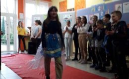 Pokaz mody ekologicznej w Szkole Podstawowej nr 2