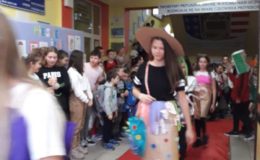 Pokaz mody ekologicznej w Szkole Podstawowej nr 2