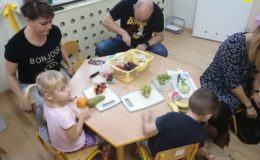 Warsztaty dla dzieci i rodziców. „Pyszne, zdrowe, kolorowe-ludziki warzywno-owocowe”
